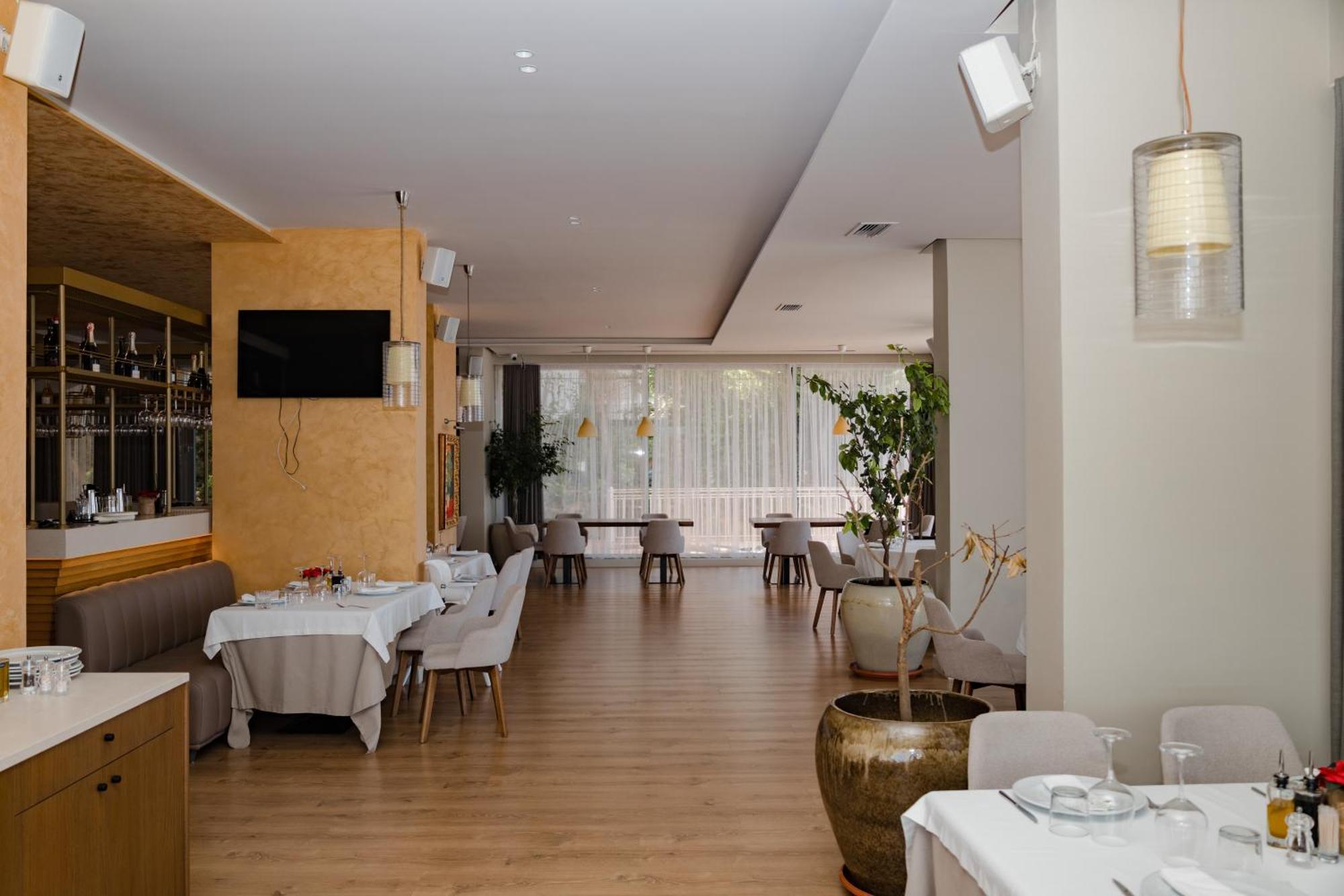 Grand Riviera Blu- Seaside Hotel Radhime Exterior photo