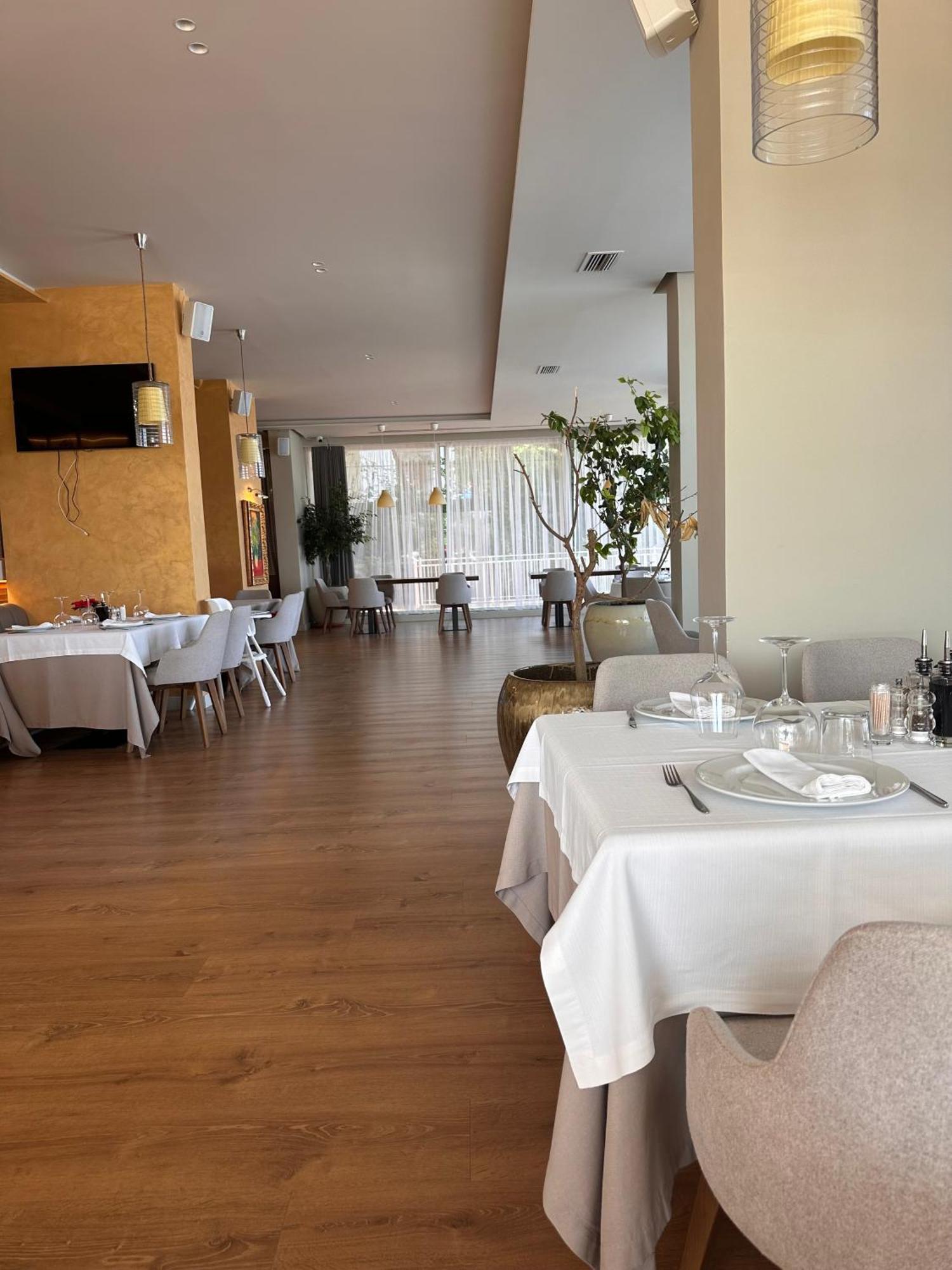 Grand Riviera Blu- Seaside Hotel Radhime Exterior photo